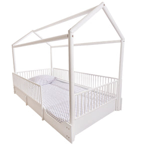 Cama infantil Montessori con forma de casa