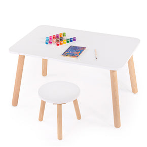 Banco circular de madera junto a mesa infantil