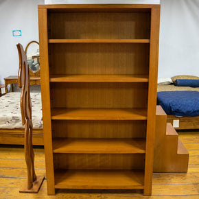 Librero organizador de madera de Encino en sala