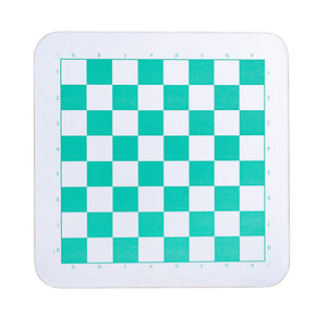 Detalle tablero ajedrez integrado en mesa