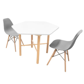 Mesa con sillas modernas