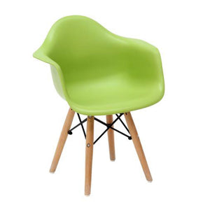 Silla Eames clásica para recámara infantil