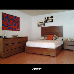 Cama elegante Nogal en habitación moderna minimalista