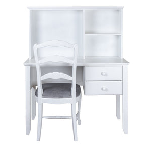 Escritorio moderno de madera con acabados variados
