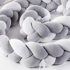 Trenza protectora gris para cama infantil moderna