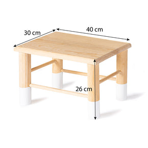 Detalle de taburete con acabado natural