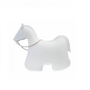 Mecedora infantil de diseño en color blanco