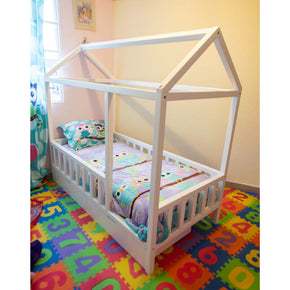 Cama Montessori para niños en madera natural