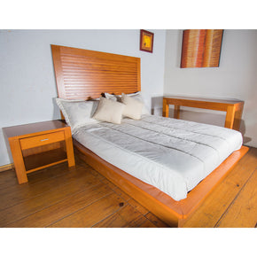 Cama de madera Paris en habitación moderna