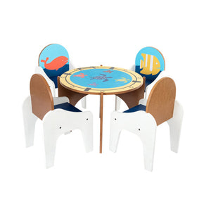 Mesa marina con sillas temáticas